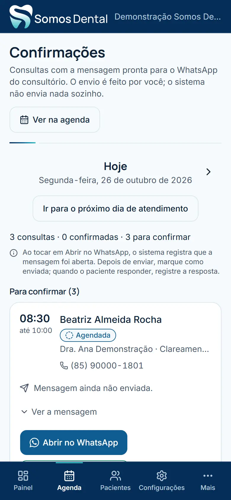 Fila de confirmação no celular: três consultas para confirmar, com a mensagem pronta e o botão Abrir no WhatsApp.