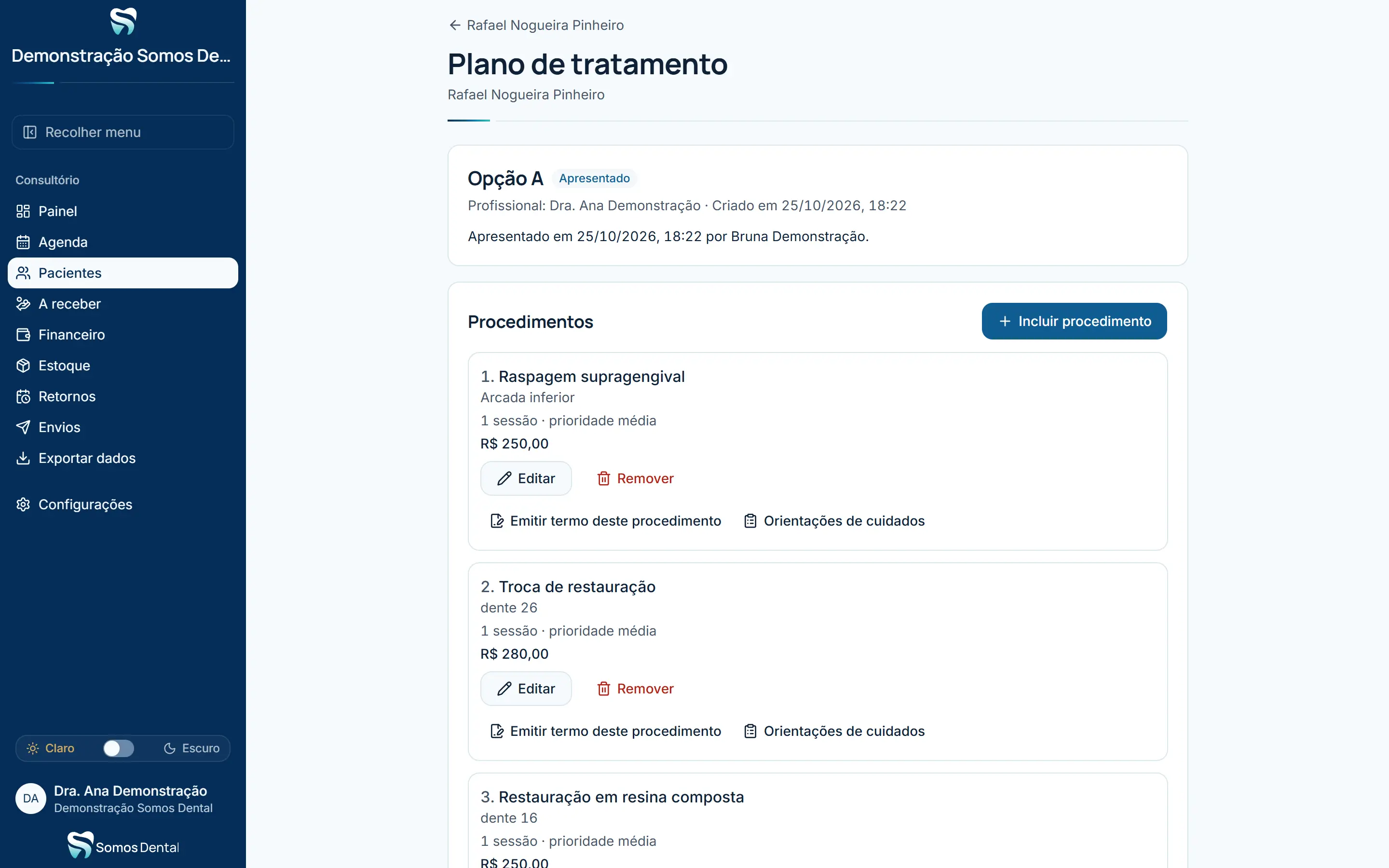 Plano de tratamento Opção A apresentado, com quatro procedimentos, dente, sessões, prioridade e os atalhos para emitir o termo e as orientações. Dados fictícios.